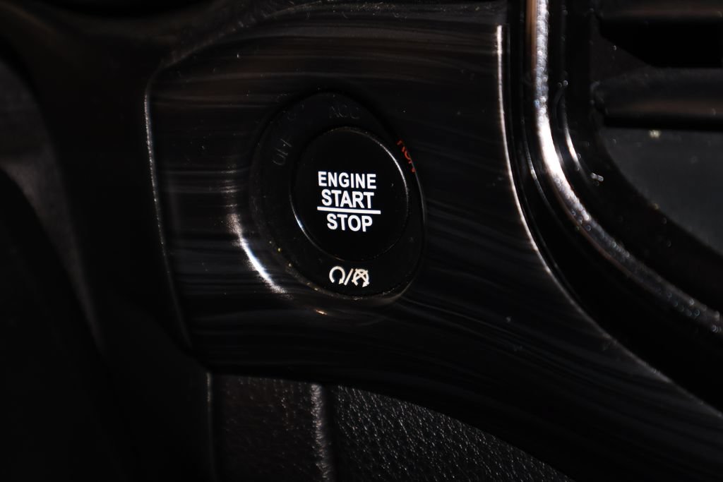 Used 2020 Jeep Grand Cherokee Altitude AWD/4WD image 24
