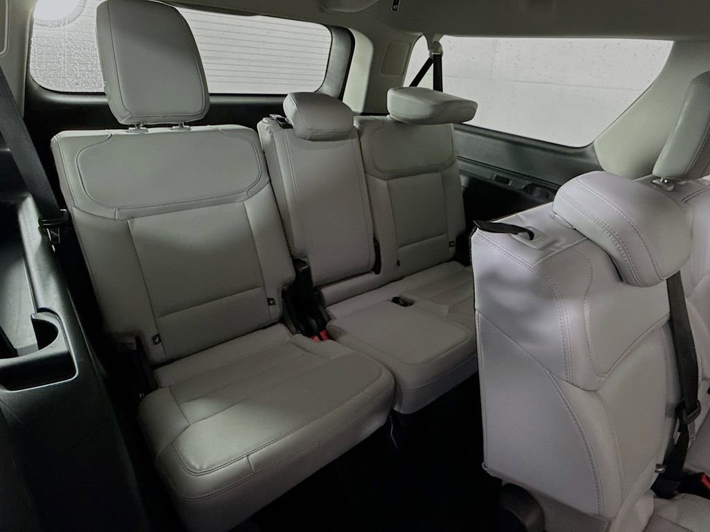 Certified 2025 Ford Expedition Max Platinum image 30