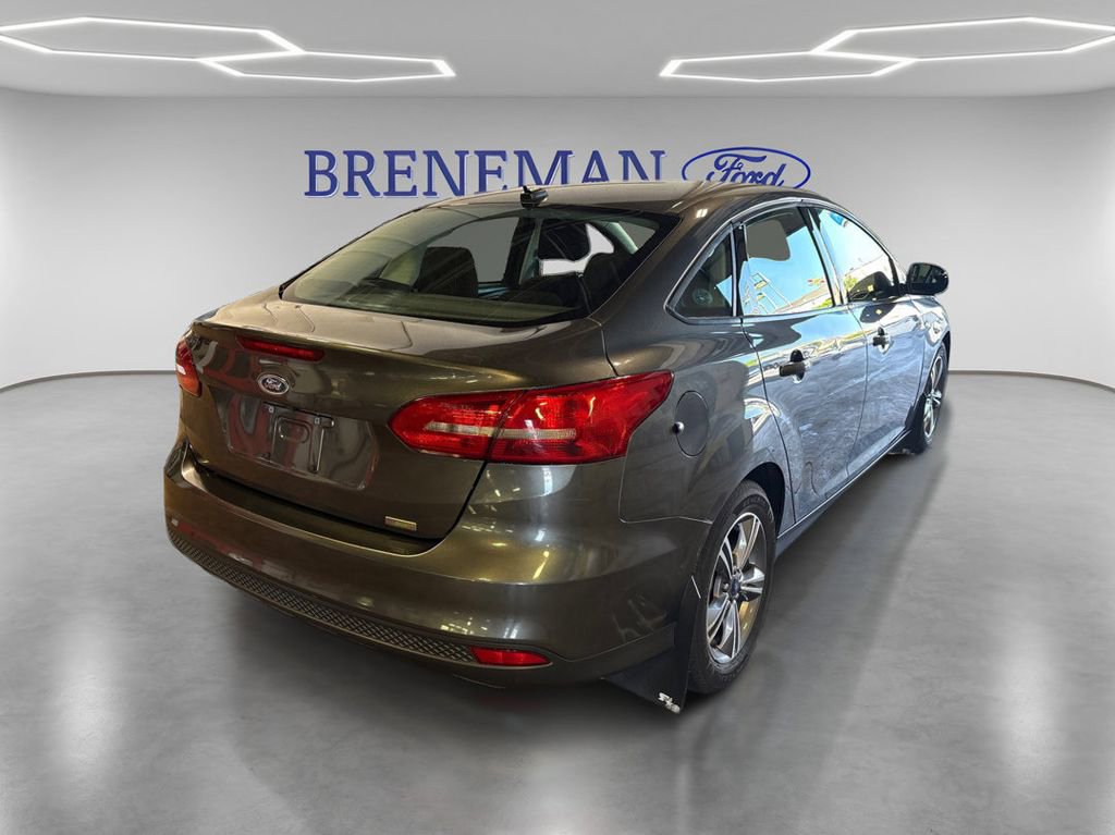 Certified 2018 Ford Focus SE w/ SE Appearance Package FWD image 5