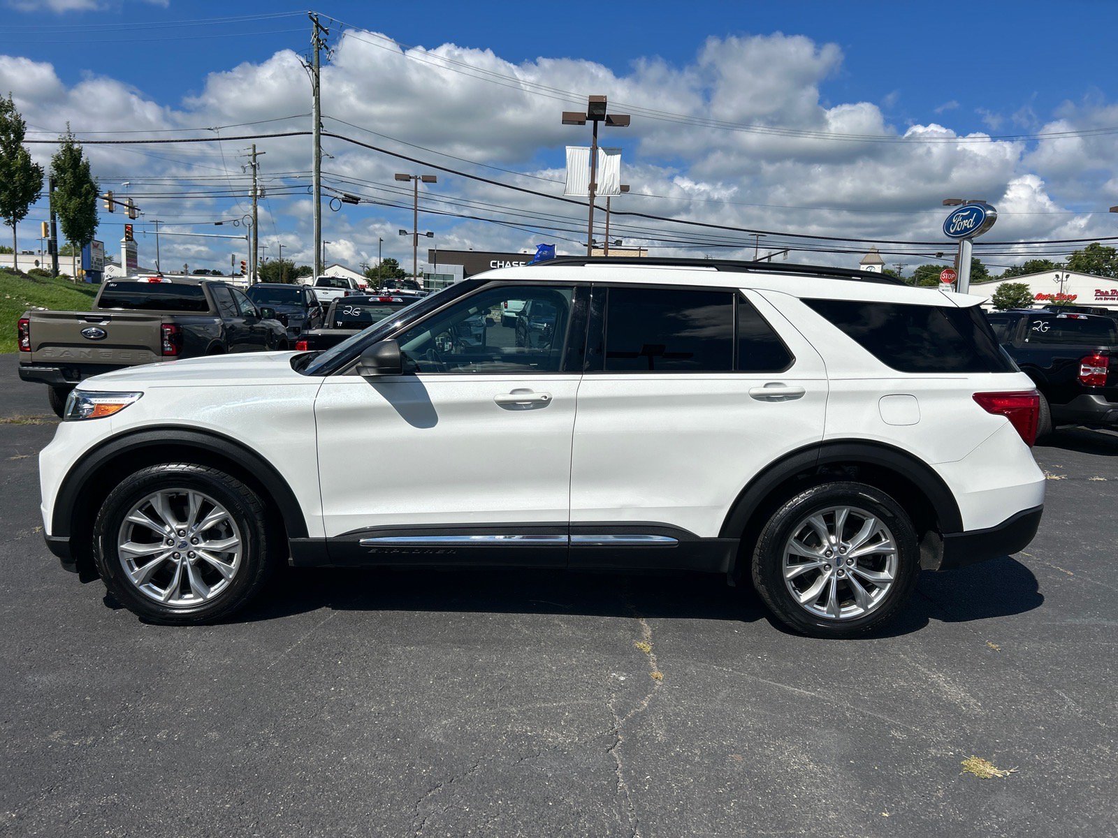 Certified 2021 Ford Explorer XLT w/ Equipment Group 202A AWD/4WD image 5