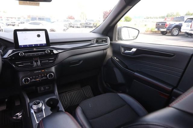 Certified 2025 Ford Escape ST-Line AWD/4WD image 24