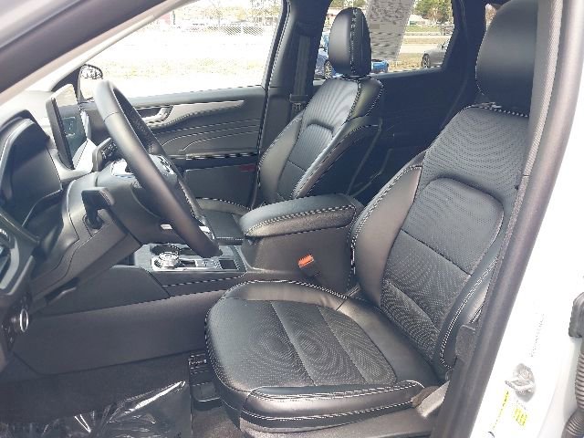 Certified 2025 Ford Escape Platinum w/ Class II Trailer Tow Package AWD/4WD image 25