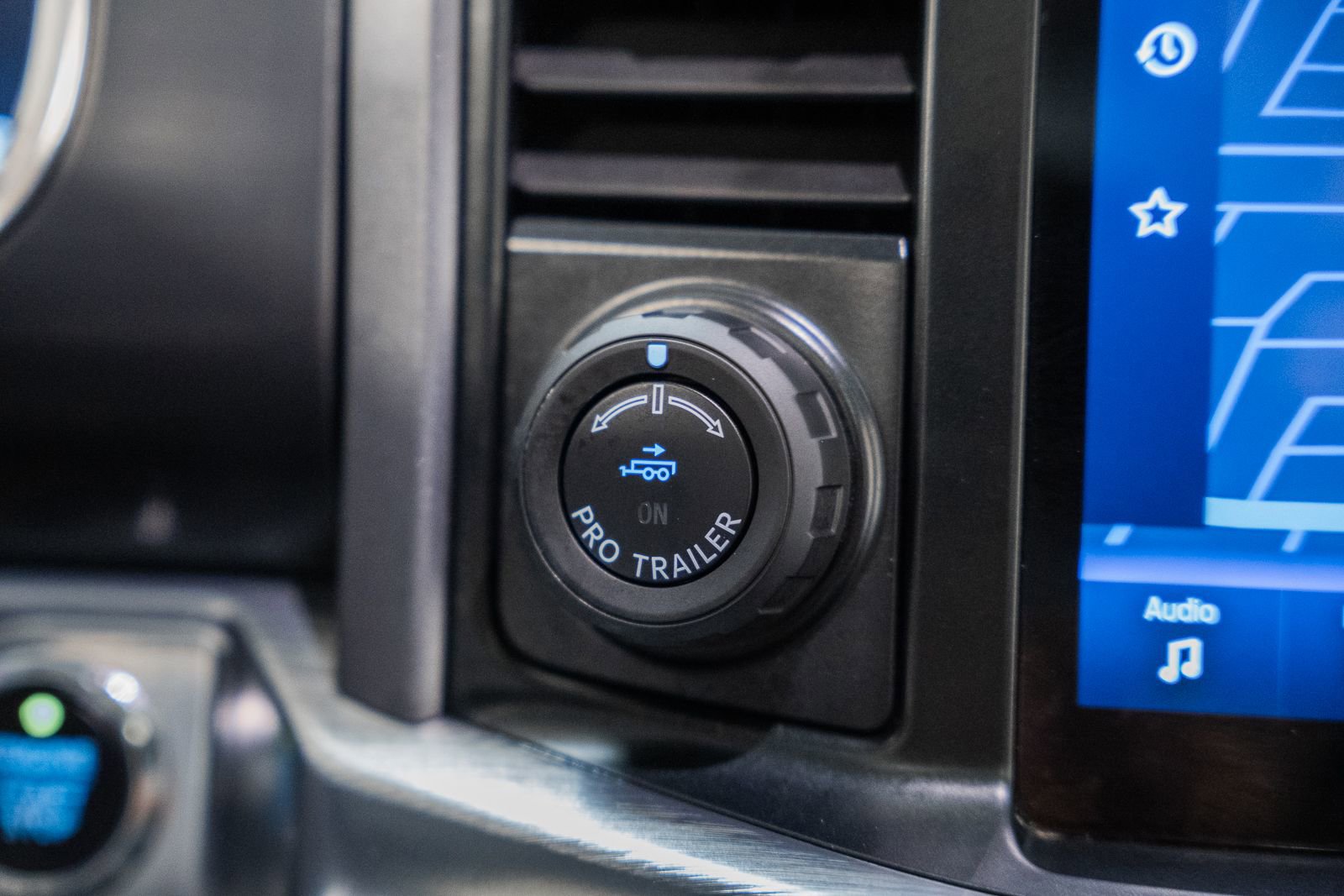 Certified 2022 Ford F150 Lariat w/ Equipment Group 502A High image 28