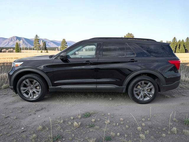 Certified 2021 Ford Explorer XLT w/ Equipment Group 202A AWD/4WD image 3