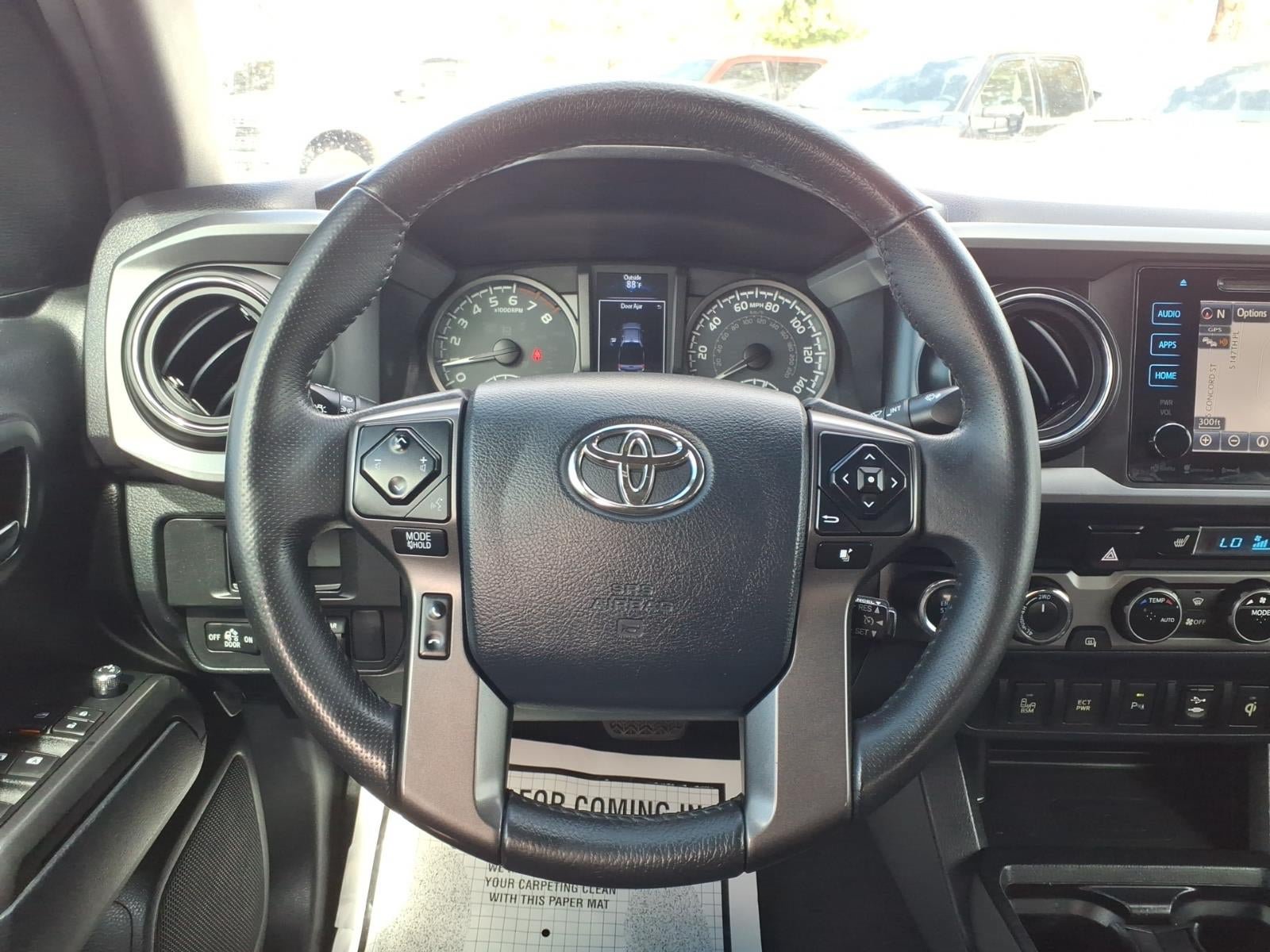 Used 2017 Toyota Tacoma TRD Off-Road w/ Premium & Technology Package AWD/4WD image 19