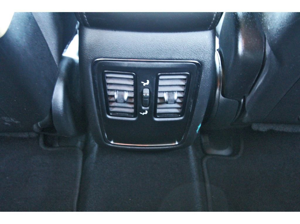 Used 2020 Jeep Grand Cherokee Laredo w/ 18" Wheel & 8.4" Radio Group image 15