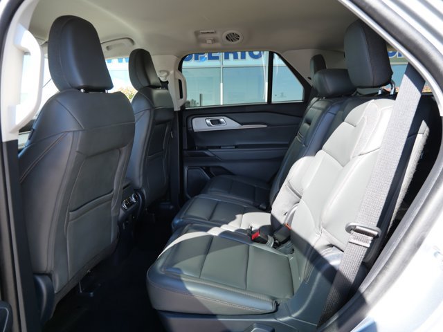 Certified 2025 Ford Explorer Active w/ Active Comfort Package AWD/4WD image 17