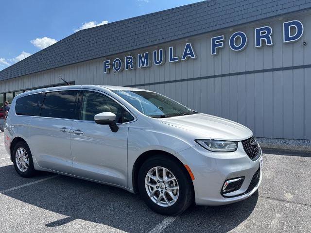 Used 2023 Chrysler Pacifica Touring-L