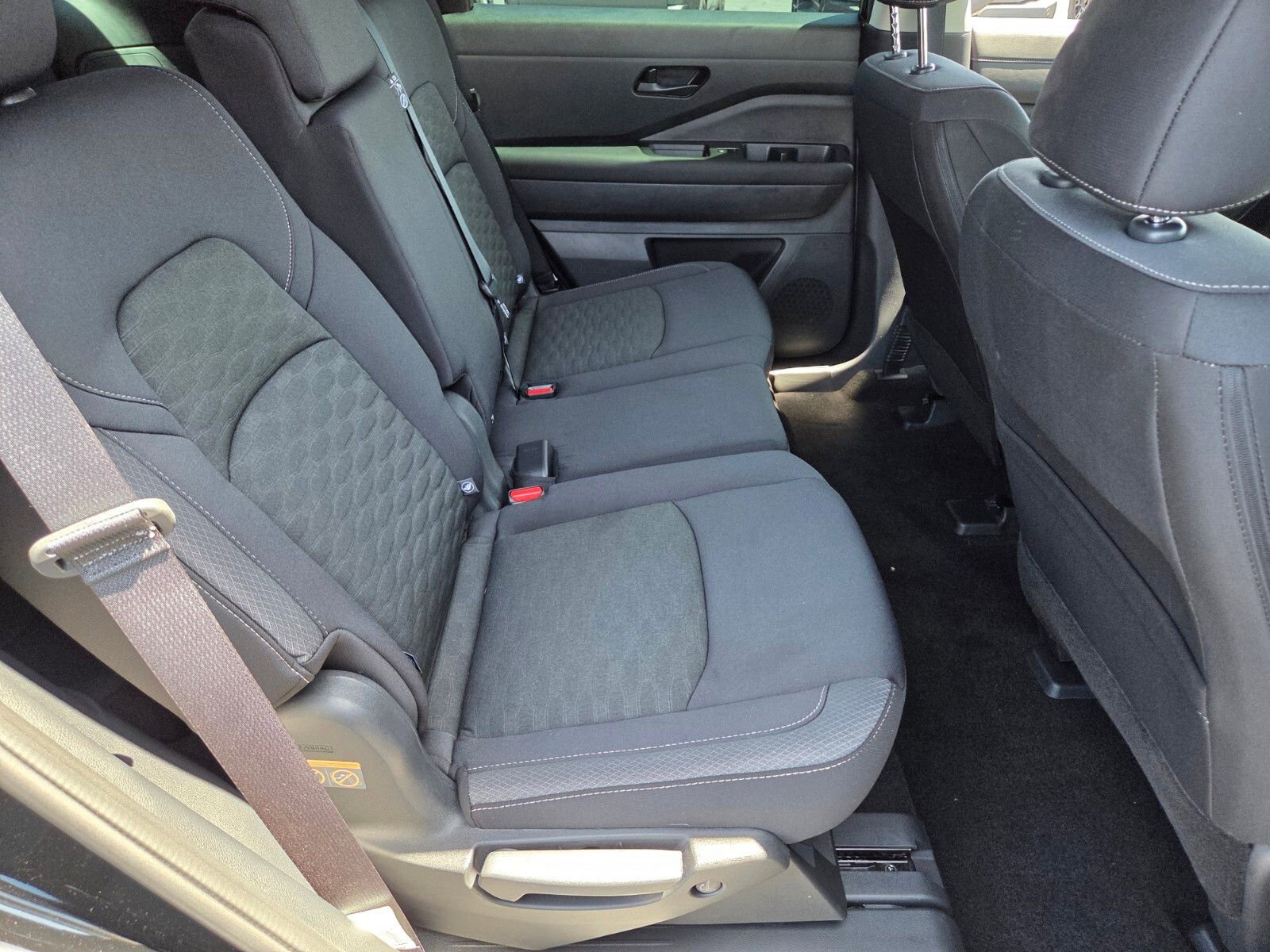 Used 2024 Nissan Pathfinder S FWD image 15
