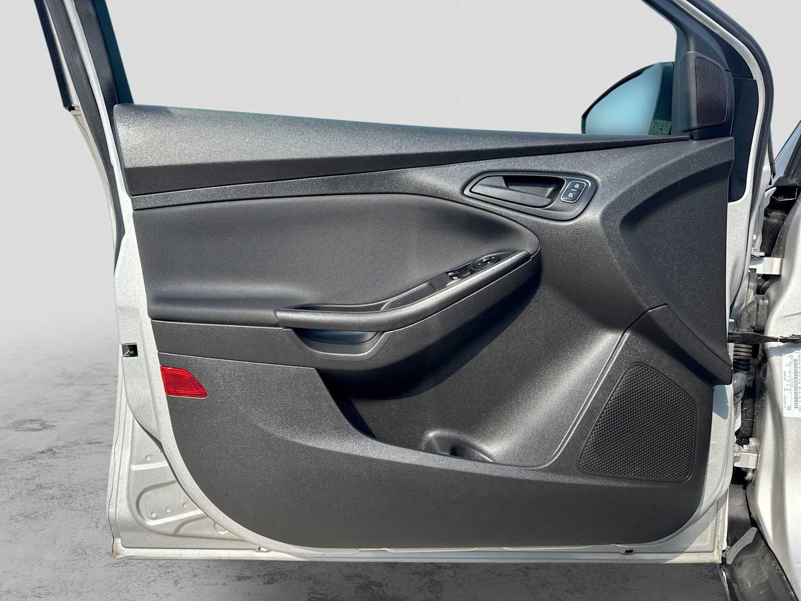 Certified 2018 Ford Focus S FWD image 29
