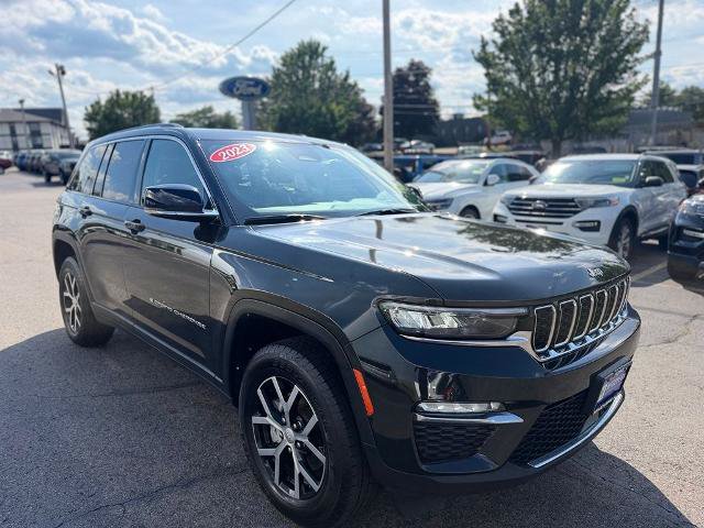 Used 2023 Jeep Grand Cherokee Limited AWD/4WD image 10