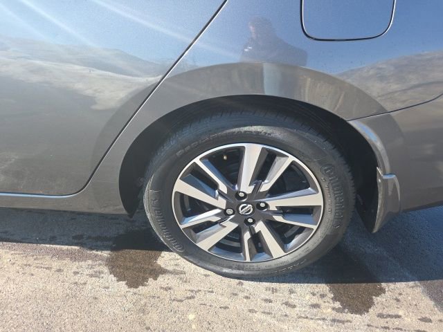 Used 2021 Nissan Versa SV image 14