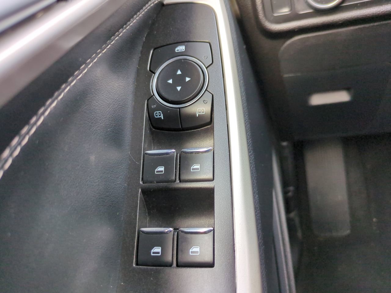 Certified 2022 Ford Explorer XLT w/ Equipment Group 202A AWD/4WD image 22