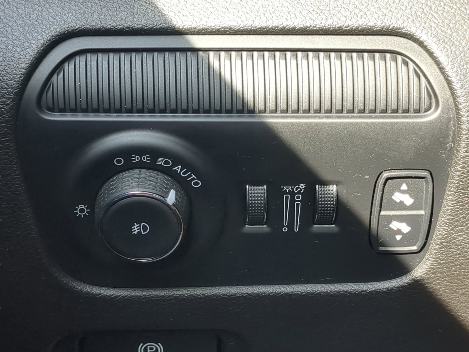 Used 2023 Jeep Wagoneer L Series III w/ Preferred Equipment Group image 58