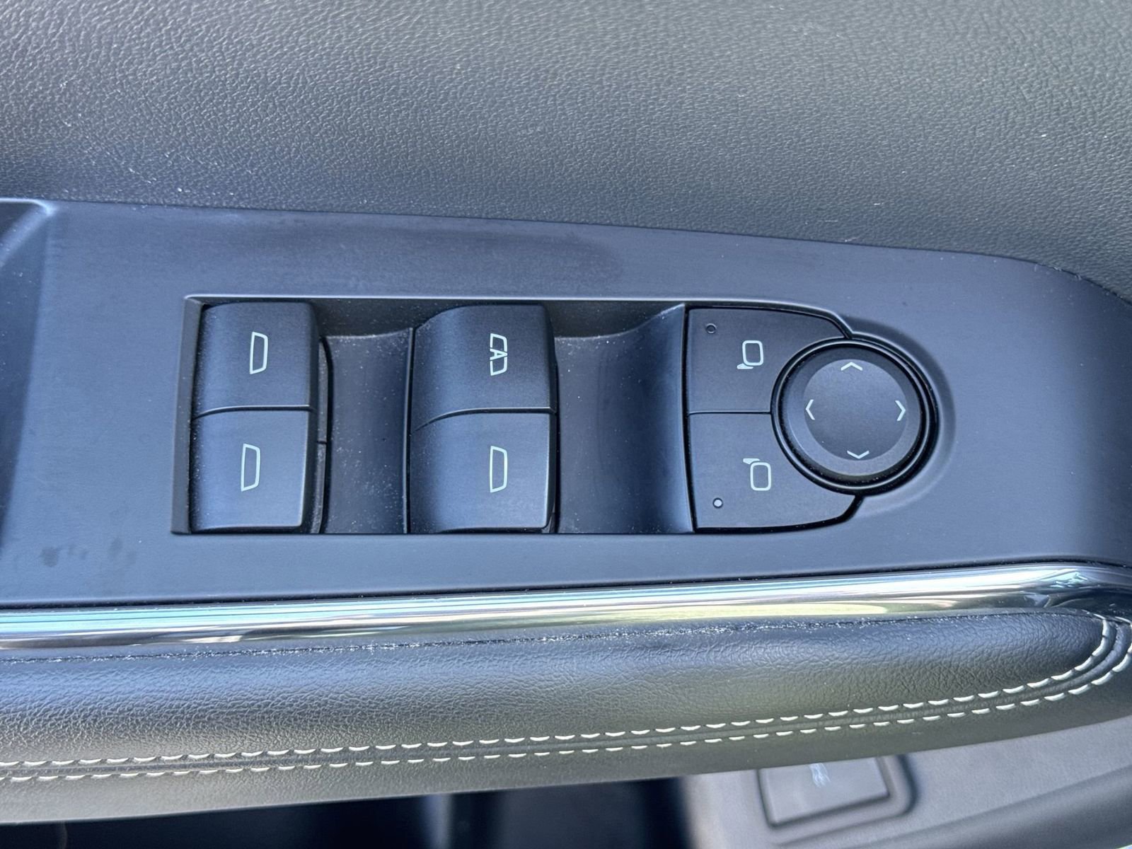 Used 2024 GMC Acadia Elevation AWD/4WD image 16