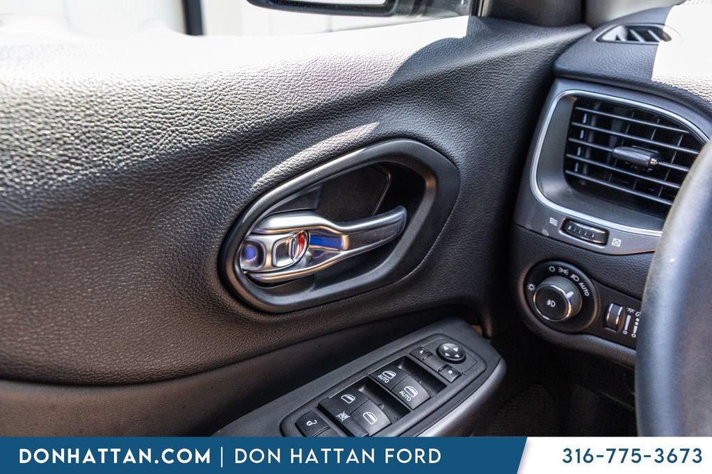 Used 2022 Jeep Cherokee Latitude Lux AWD/4WD image 12