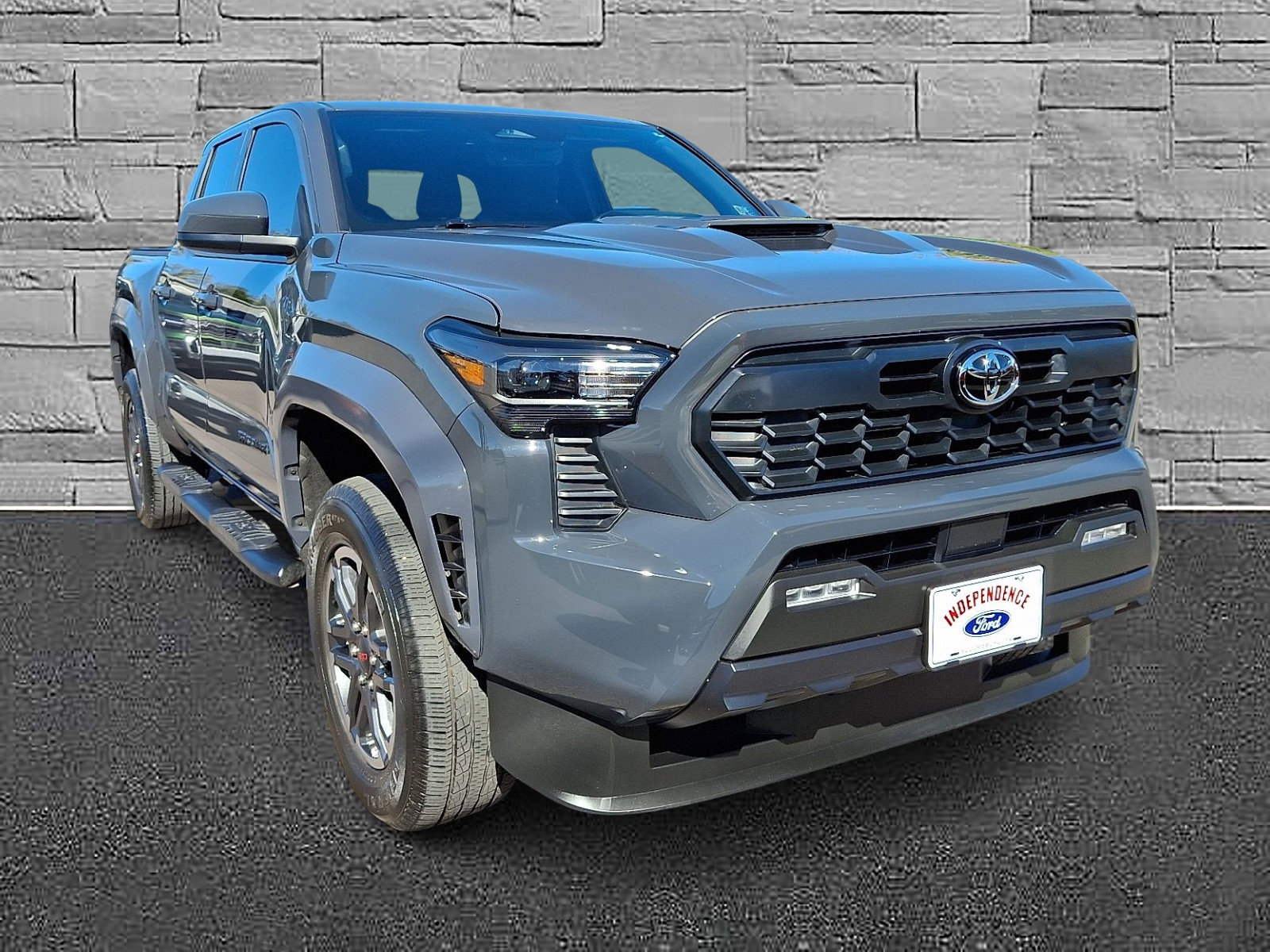 Used 2025 Toyota Tacoma TRD Sport image 2
