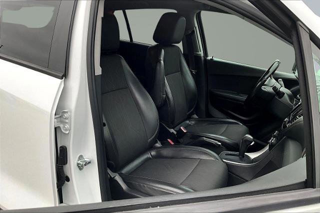 Used 2022 Chevrolet Trax LT w/ LT Convenience Package image 12