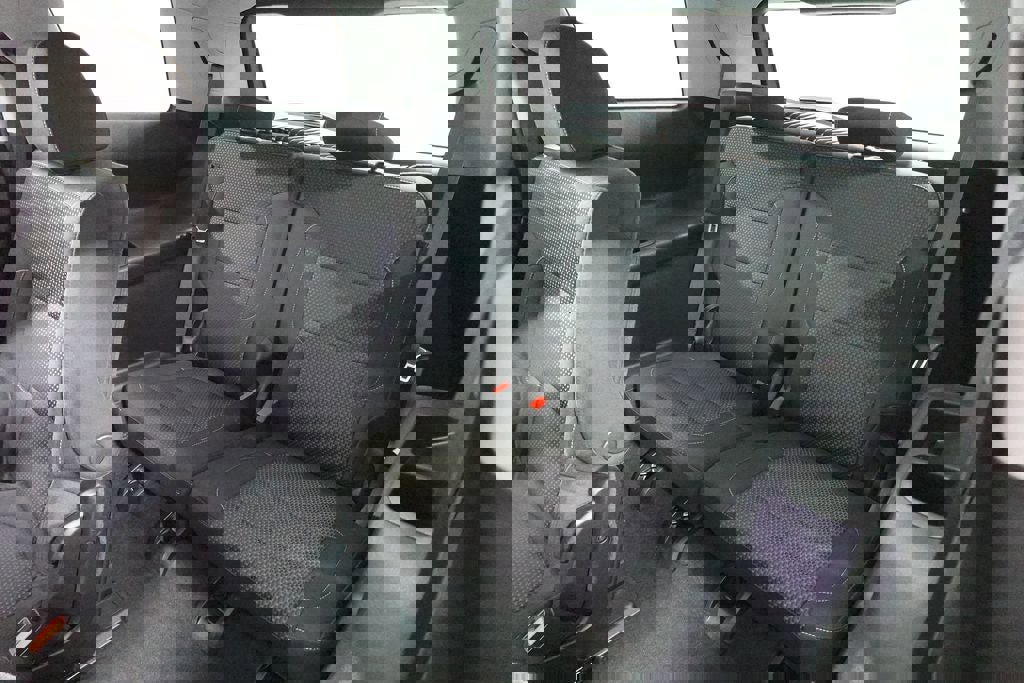 Used 2023 GMC Acadia SLE image 25