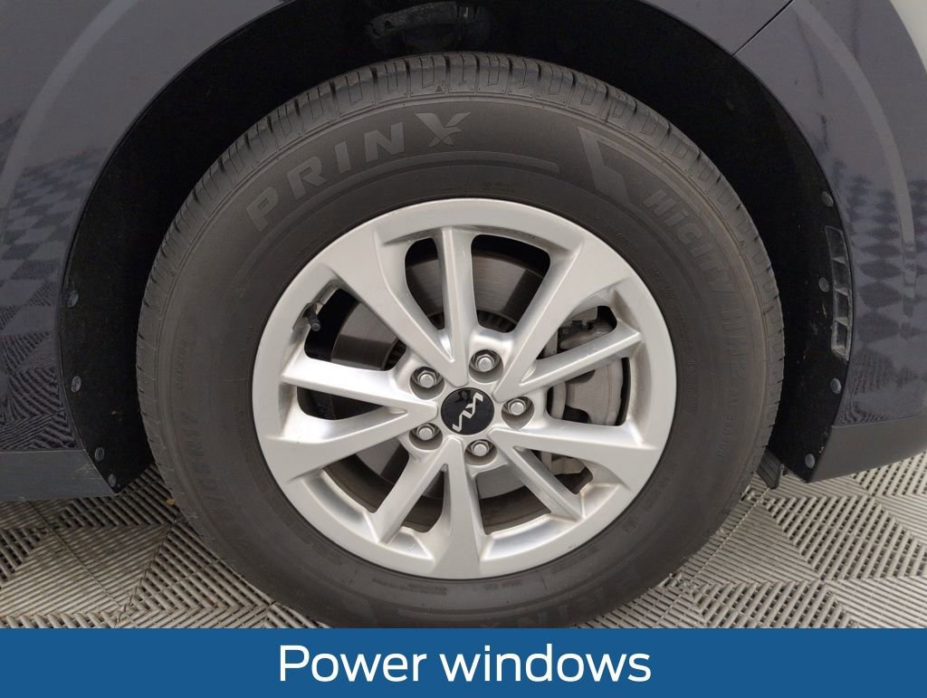 Used 2024 Kia Carnival LX image 21