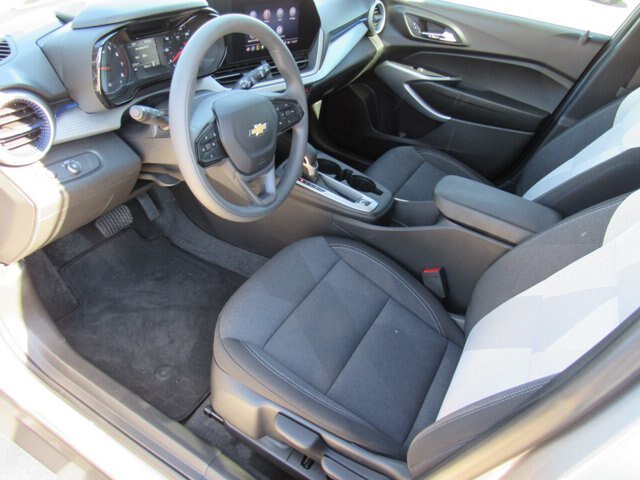 Used 2026 Chevrolet Trax LS w/ Driver Confidence Package FWD image 17