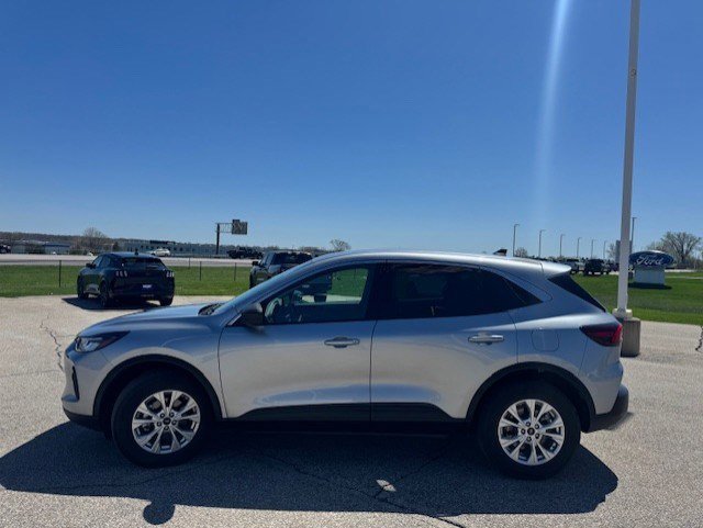 Certified 2023 Ford Escape Active w/ Tech Pack #1 AWD/4WD image 2