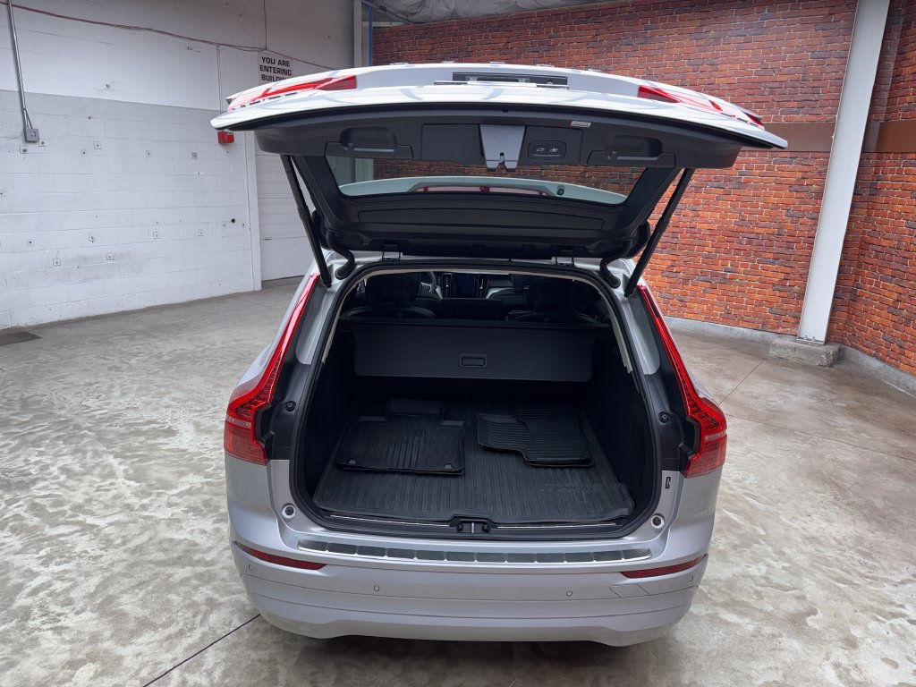 Used 2023 Volvo XC60 B5 Core w/ Climate Package AWD/4WD image 28
