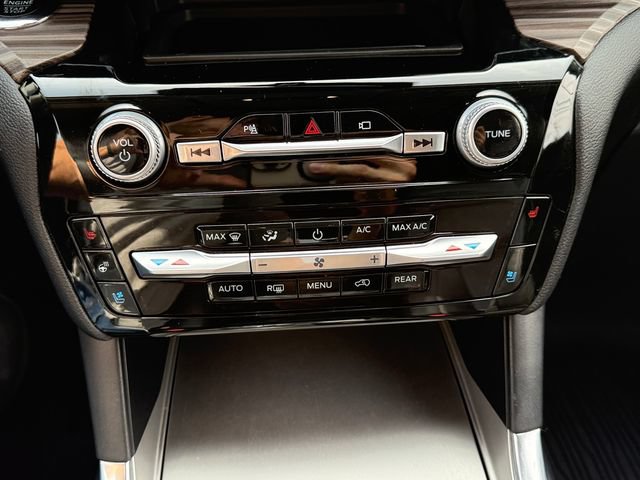 Certified 2022 Ford Explorer Limited w/ Equipment Group 301A AWD/4WD image 5