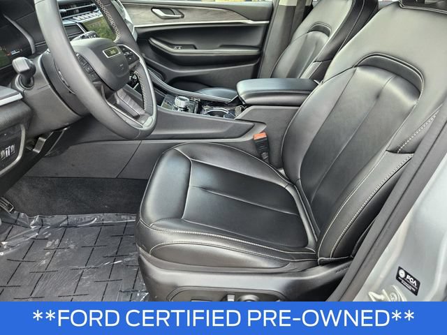 Used 2023 Jeep Grand Cherokee Limited AWD/4WD image 16
