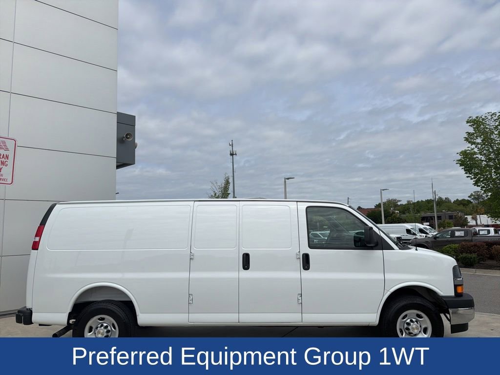 Used 2026 Chevrolet Express 2500 Extended w/ Driver Convenience Package image 12