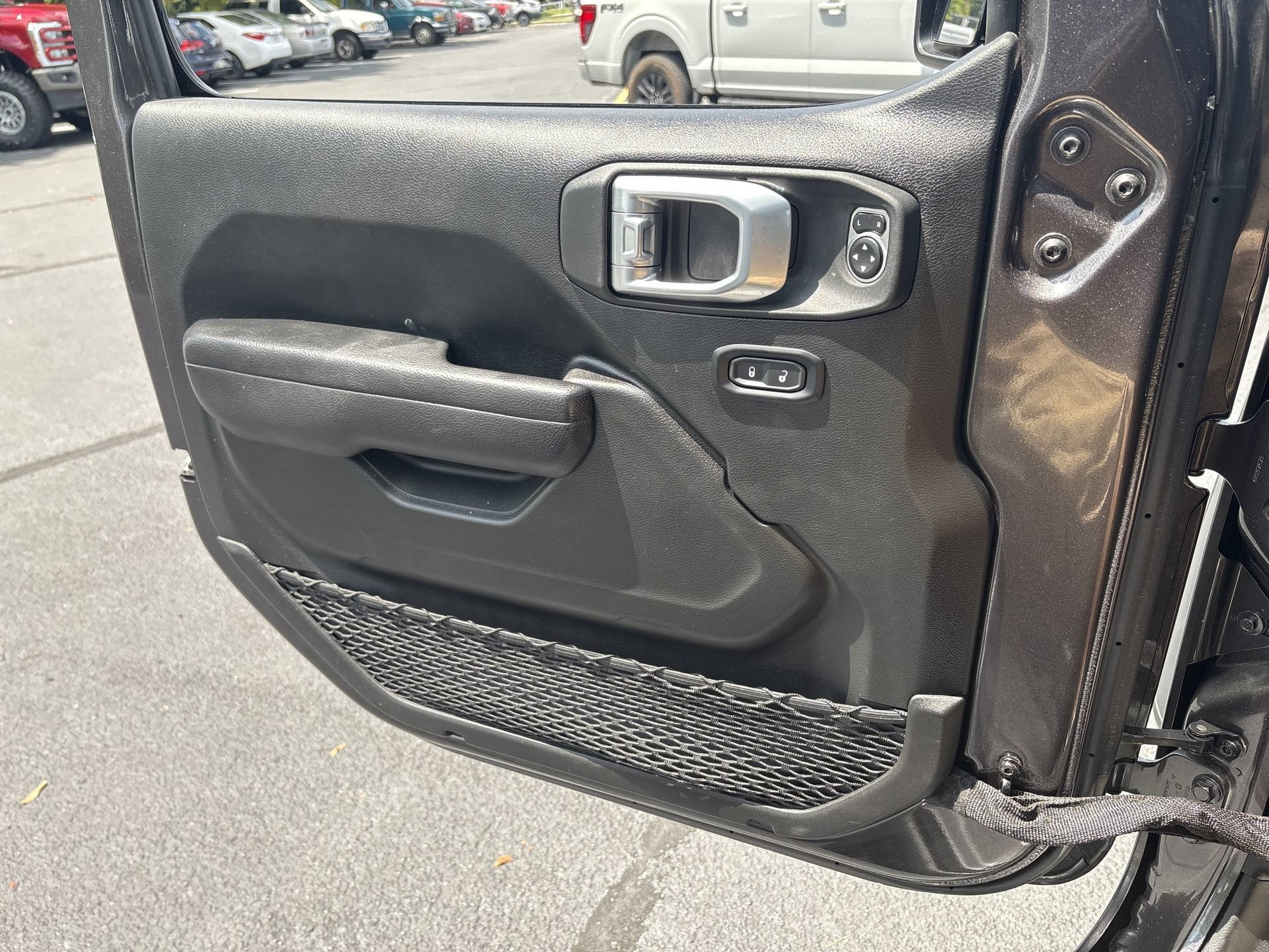 Used 2024 Jeep Wrangler Rubicon w/ Technology Group AWD/4WD image 13