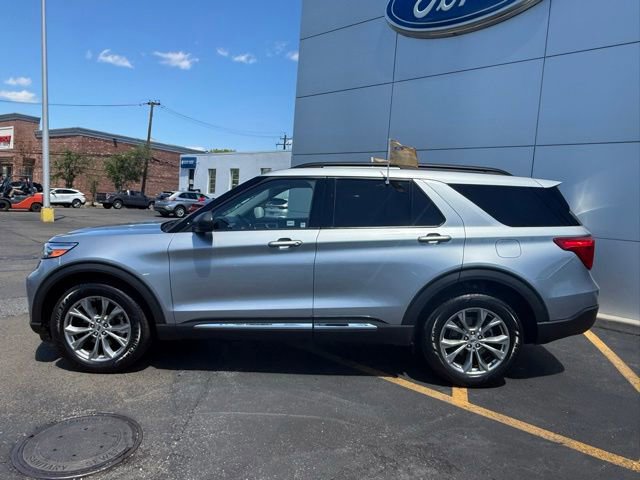 Certified 2022 Ford Explorer XLT w/ Equipment Group 202A AWD/4WD image 4