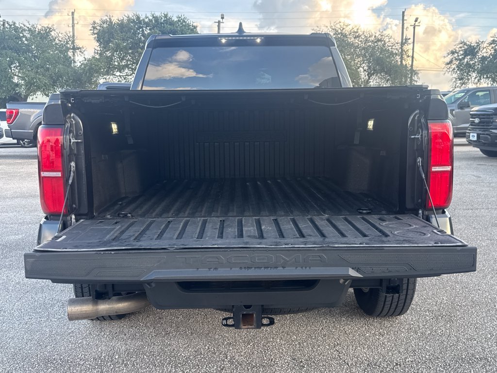 Used 2025 Toyota Tacoma SR5 AWD/4WD image 27