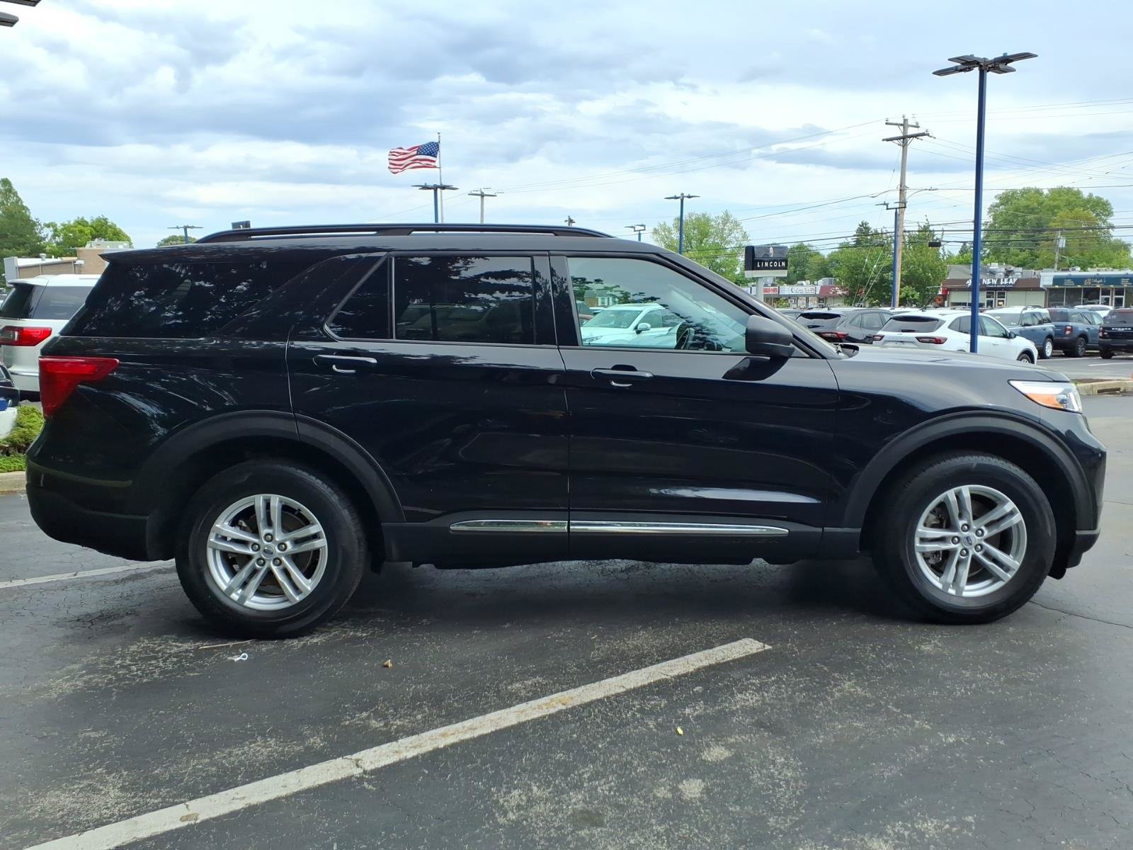 Certified 2023 Ford Explorer XLT AWD/4WD image 3