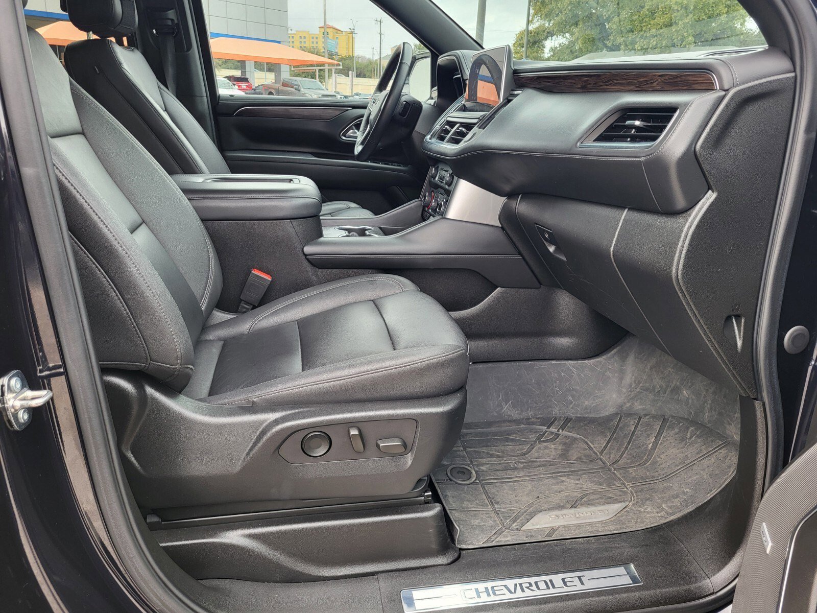 Used 2023 Chevrolet Suburban Z71 w/ Z71 Off-Road Package image 13