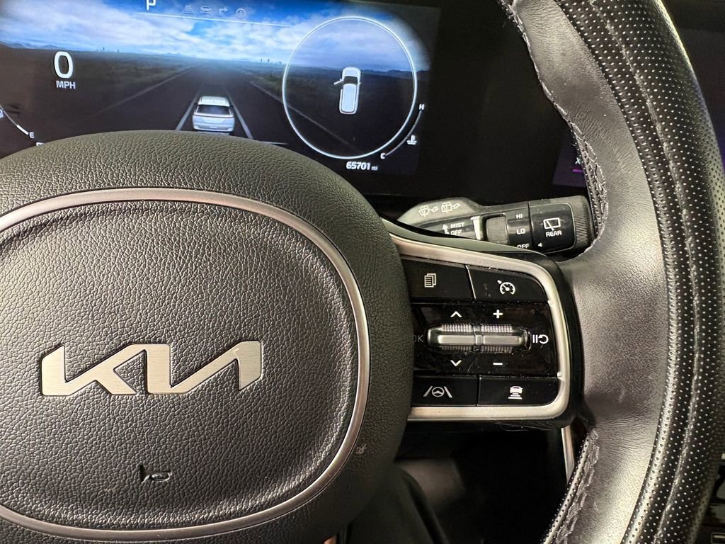 Used 2023 Kia Carnival SX Prestige image 22