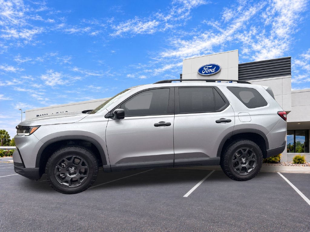 Used 2025 Honda Pilot TrailSport image 5