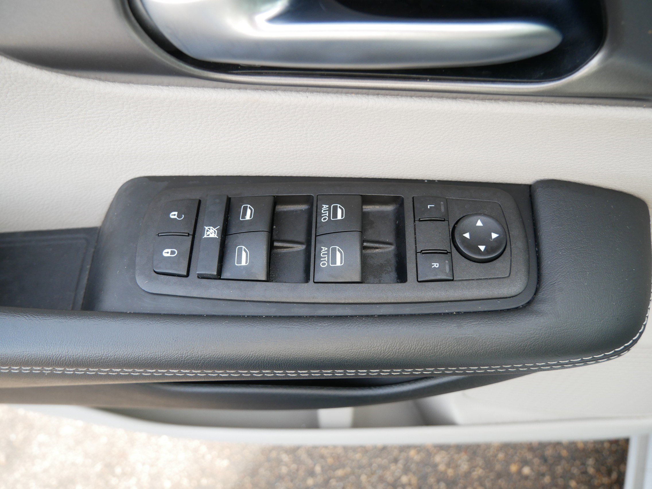 Used 2024 Chrysler Pacifica Touring-L image 20