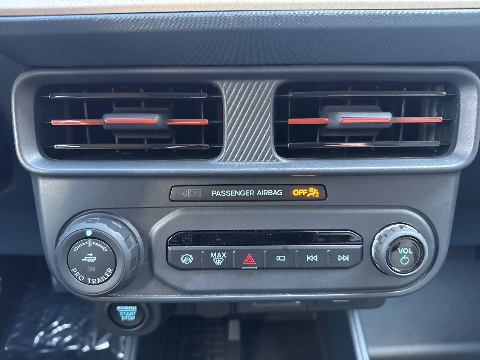 Certified 2025 Ford Maverick Lariat w/ 4K Tow Package image 22