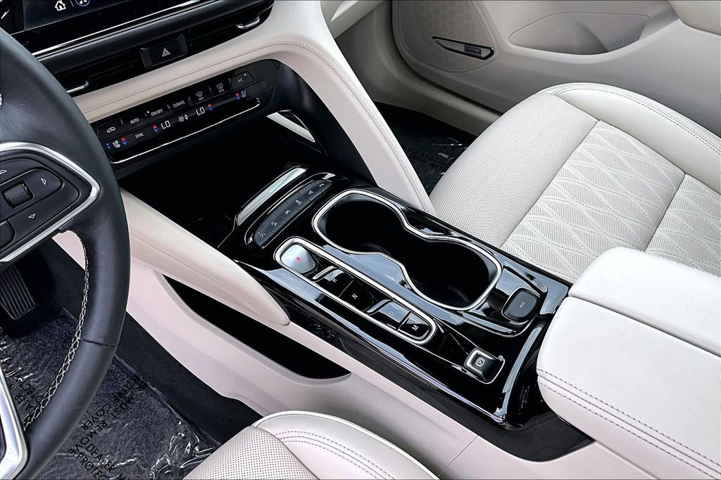 Used 2023 Buick Envision Avenir AWD/4WD image 15