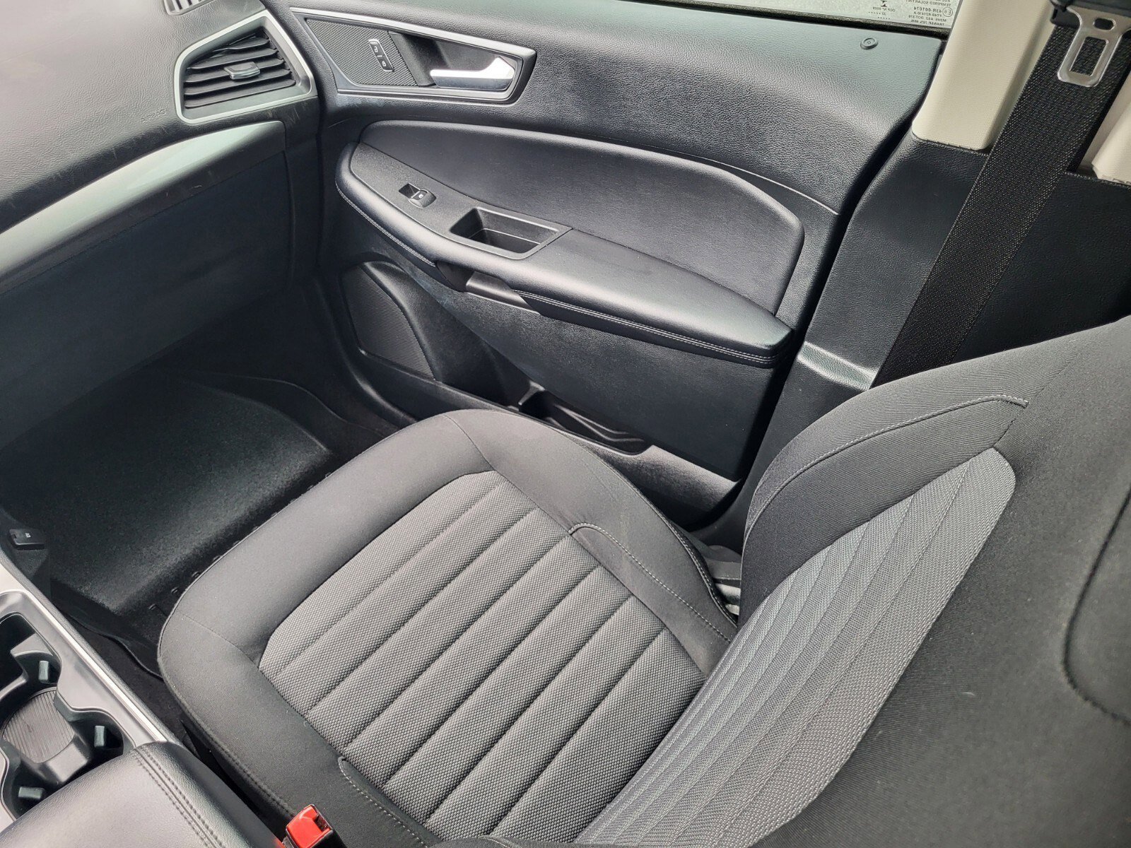 Certified 2022 Ford Edge SE w/ Black Appearance Package image 16