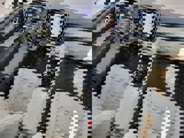 Used 2023 Volvo XC40 B5 Ultimate w/ Protection Package Premier image 39