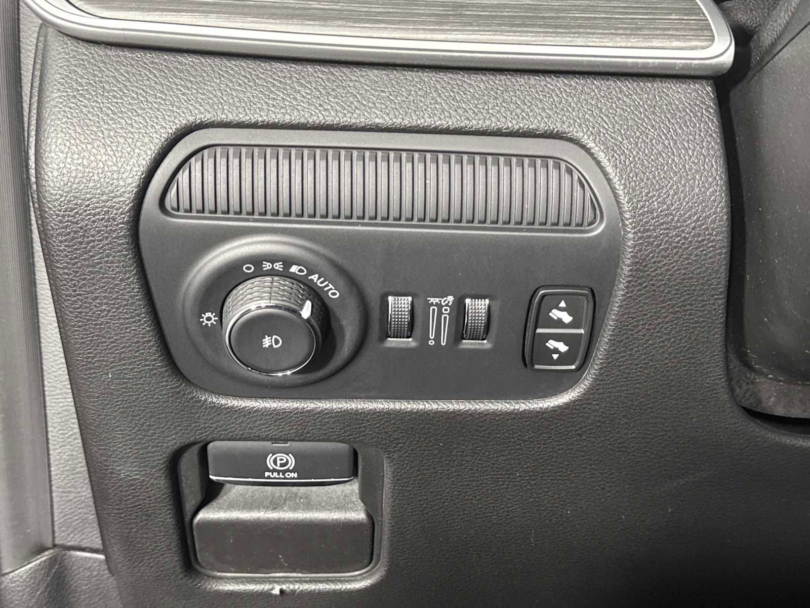 Used 2024 Jeep Wagoneer L Series II w/ Flexible Seating Group image 28