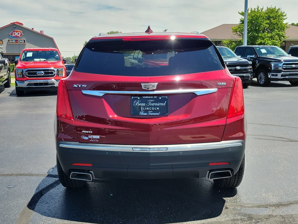 Used 2017 Cadillac XT5 Luxury w/ Driver Awareness Package AWD/4WD image 4
