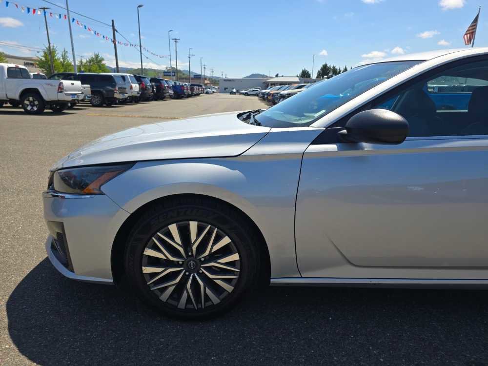 Used 2024 Nissan Altima 2.5 SV FWD image 18