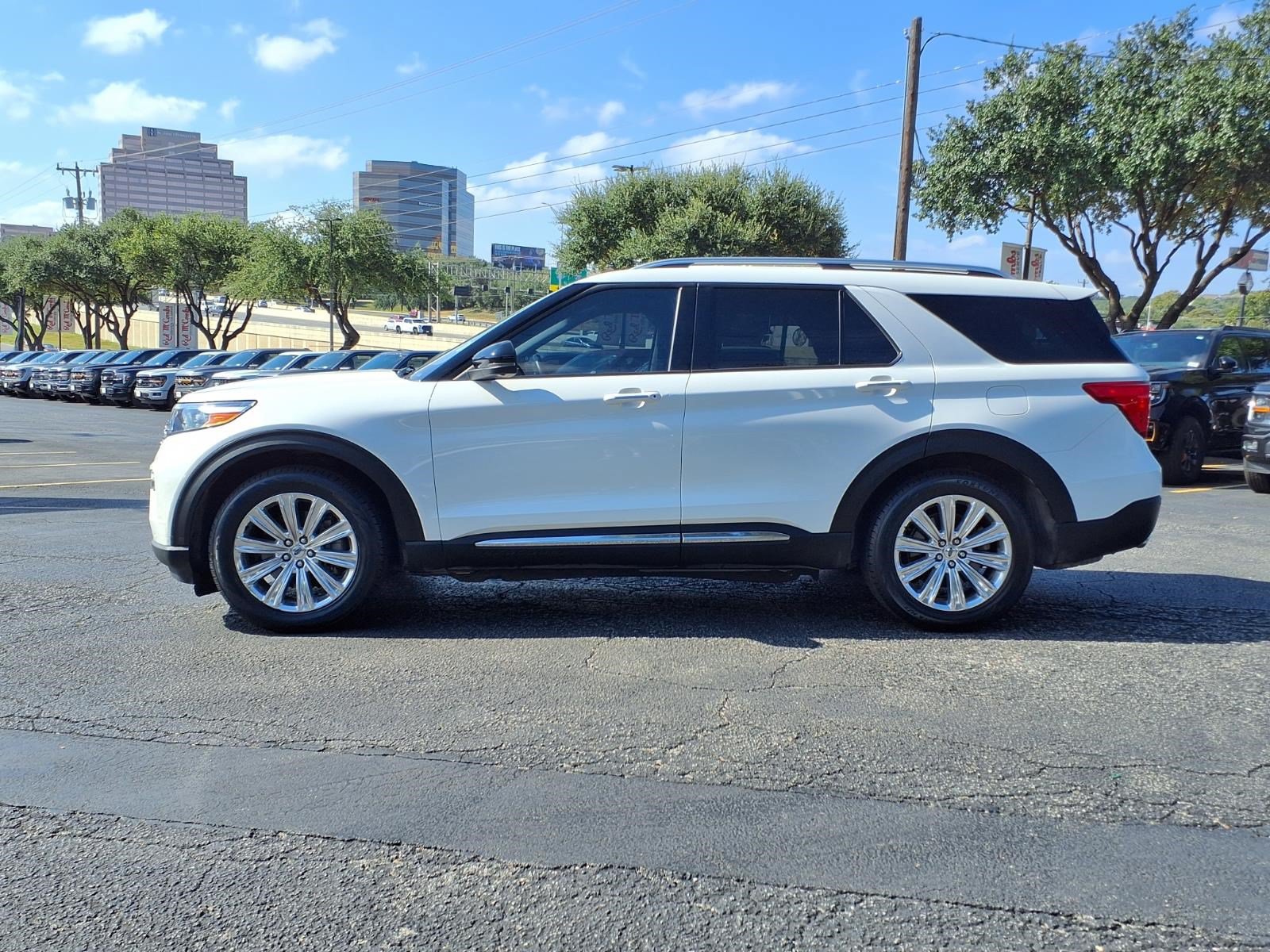 Certified 2023 Ford Explorer Limited w/ Hybrid Equipment Group 310A RWD image 9