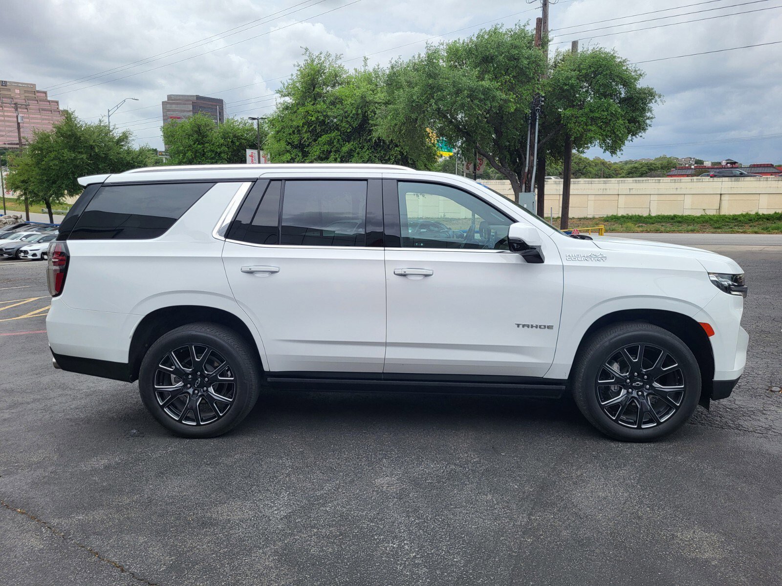 Used 2023 Chevrolet Tahoe High Country w/ Premium Package image 2