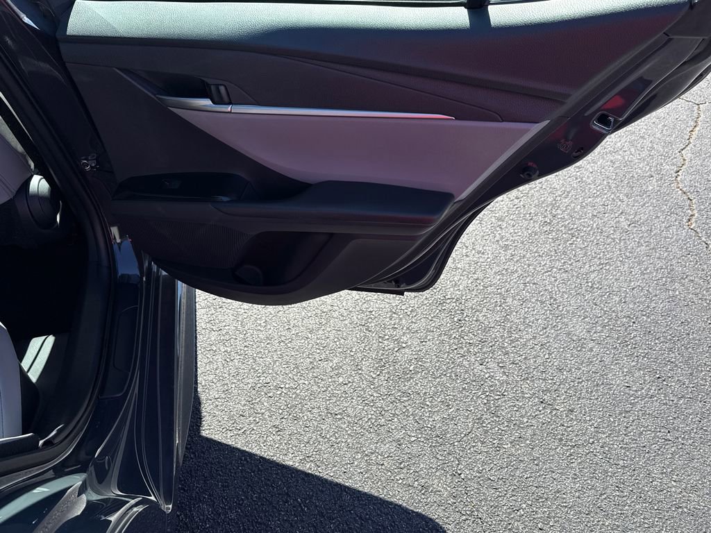 Used 2025 Toyota Camry SE image 16