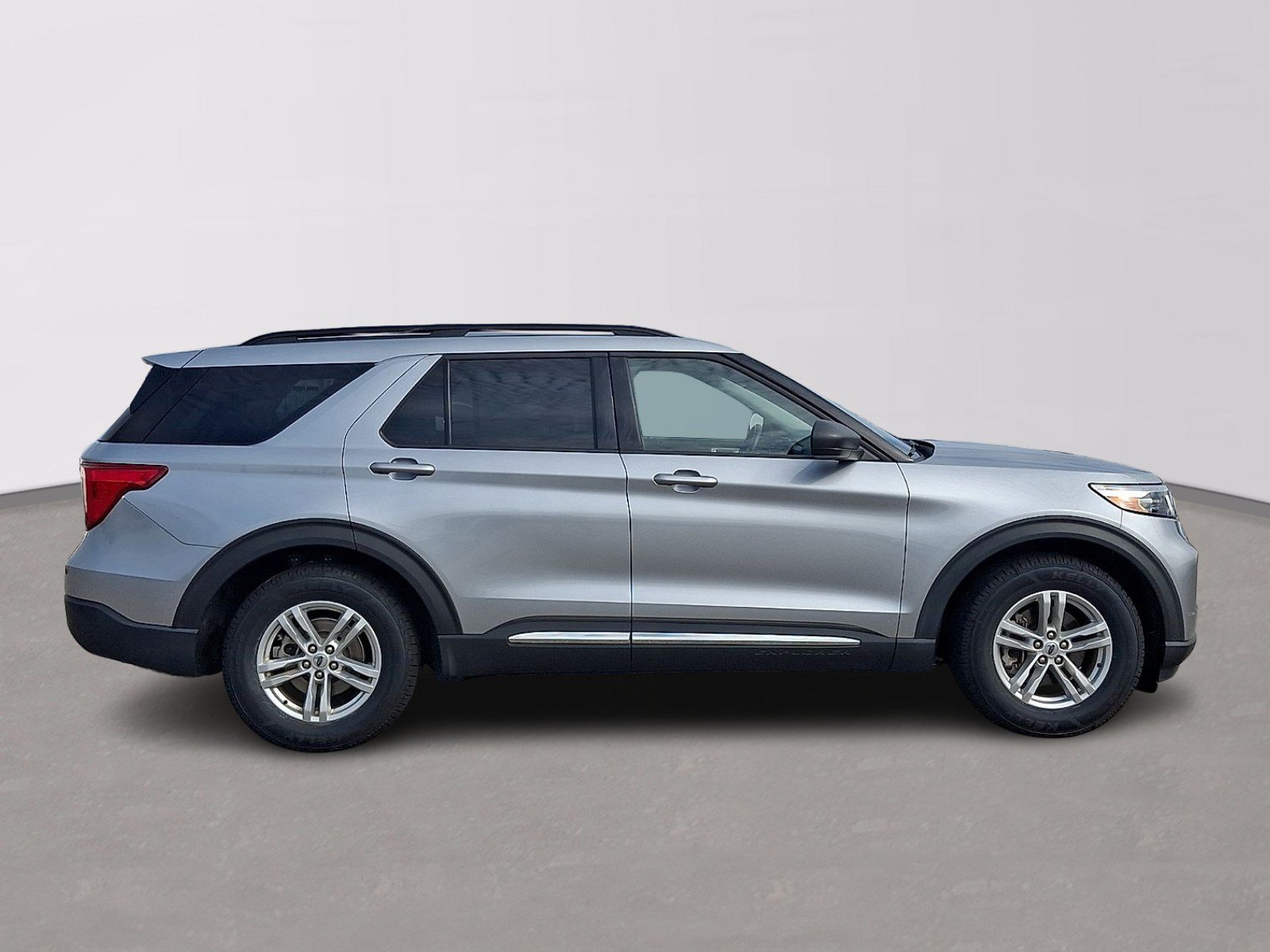 Certified 2022 Ford Explorer XLT w/ Equipment Group 202A RWD image 7