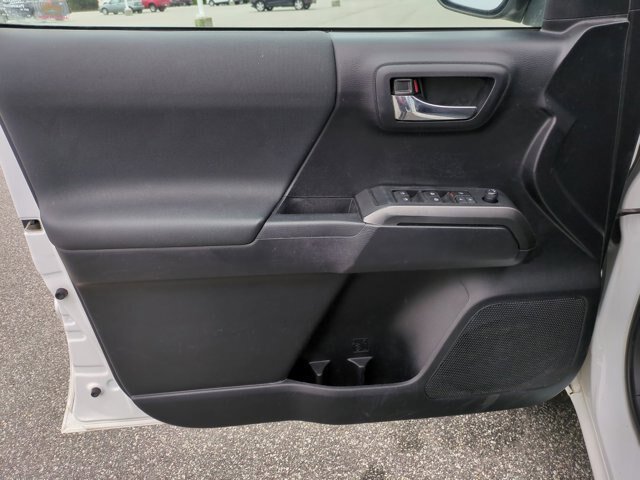 Used 2020 Toyota Tacoma TRD Off-Road w/ Technology Package AWD/4WD image 12